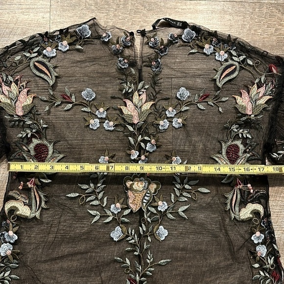 Zara black sheer mesh embroidered flutter sleeve top with keyhole neck size XS - Picture 5 of 10